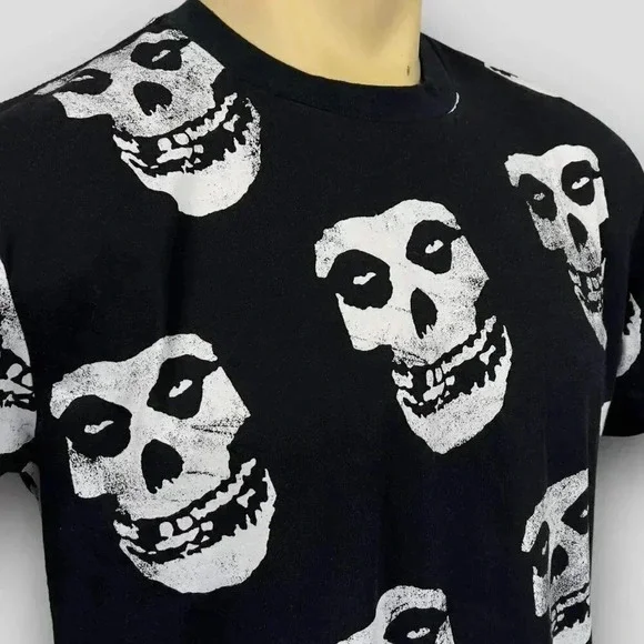 Misfits Men's Graphic Tee T Shirt Sizes M & L Allover Skull Print Crewneck - Picture 4 of 7